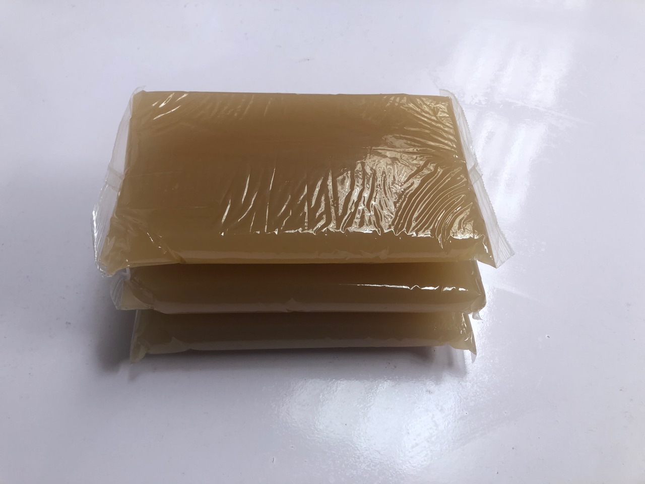 蛋白膠的泡沫比較多，可以選擇蛋白膠消泡劑