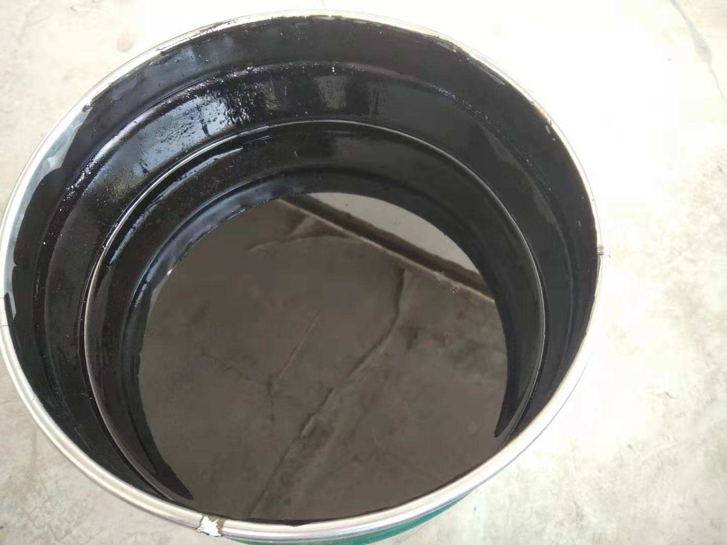 油性聚氨酯出現(xiàn)泡沫是怎么回事？起泡原因分析